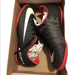 5.5Y Boy Nike MercurialX Athletic Shoes Black Red